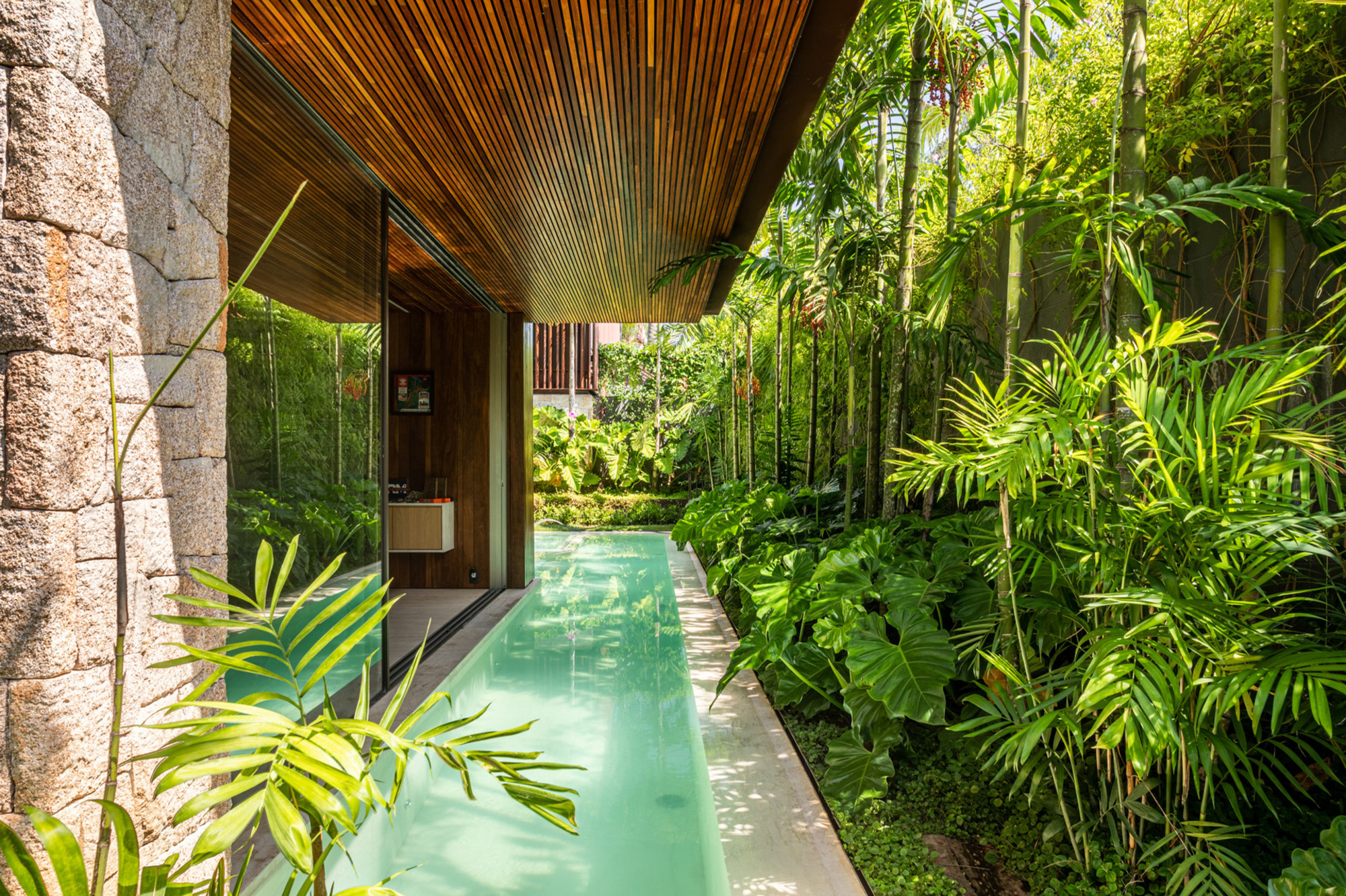 Casa de condomínio em Alto de Pinheiros — 1650m²